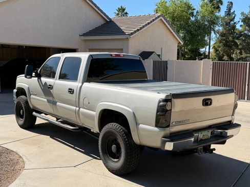Used 2006 Chevrolet Silverado 2500 LT w/ Onstar Plus Package AWD/4WD image 5