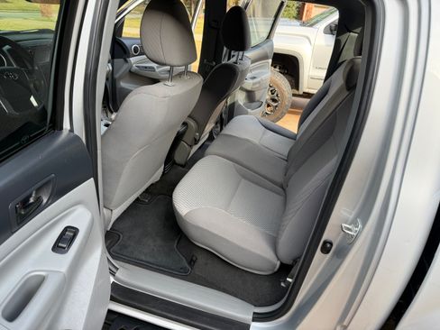 Used 2012 Toyota Tacoma PreRunner w/ SR5 Pkg image 9