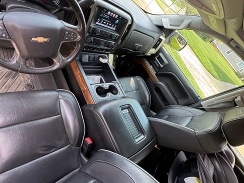 Used 2018 Chevrolet Silverado 1500 High Country image 13