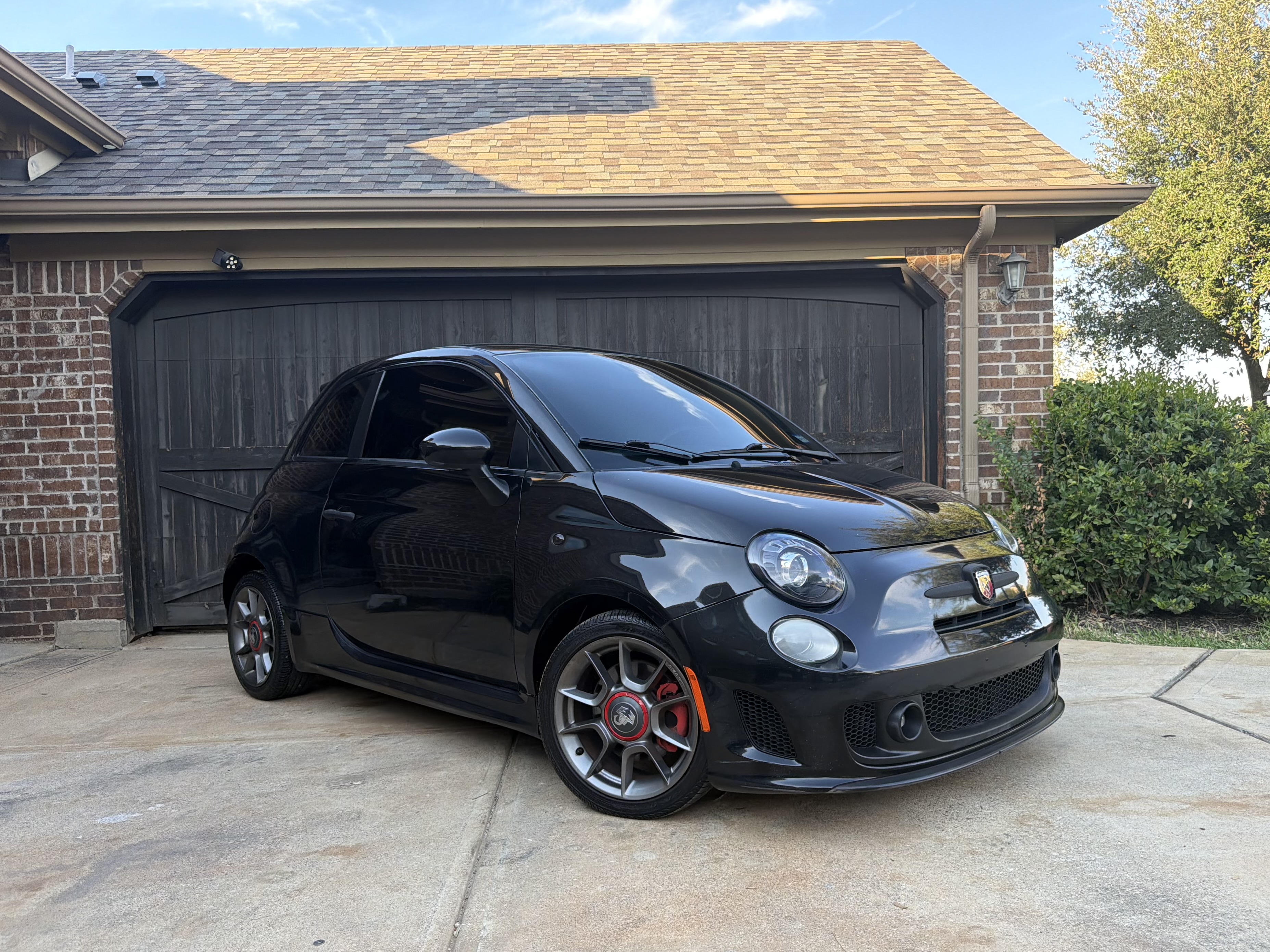 Used 2013 FIAT 500 Abarth w/ Comfort/Convenience Group FWD image 4