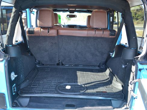 Used 2017 Jeep Wrangler Unlimited Sahara w/ Connectivity Group image 15