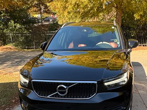 Used 2020 Volvo XC40 T4 Momentum image 5