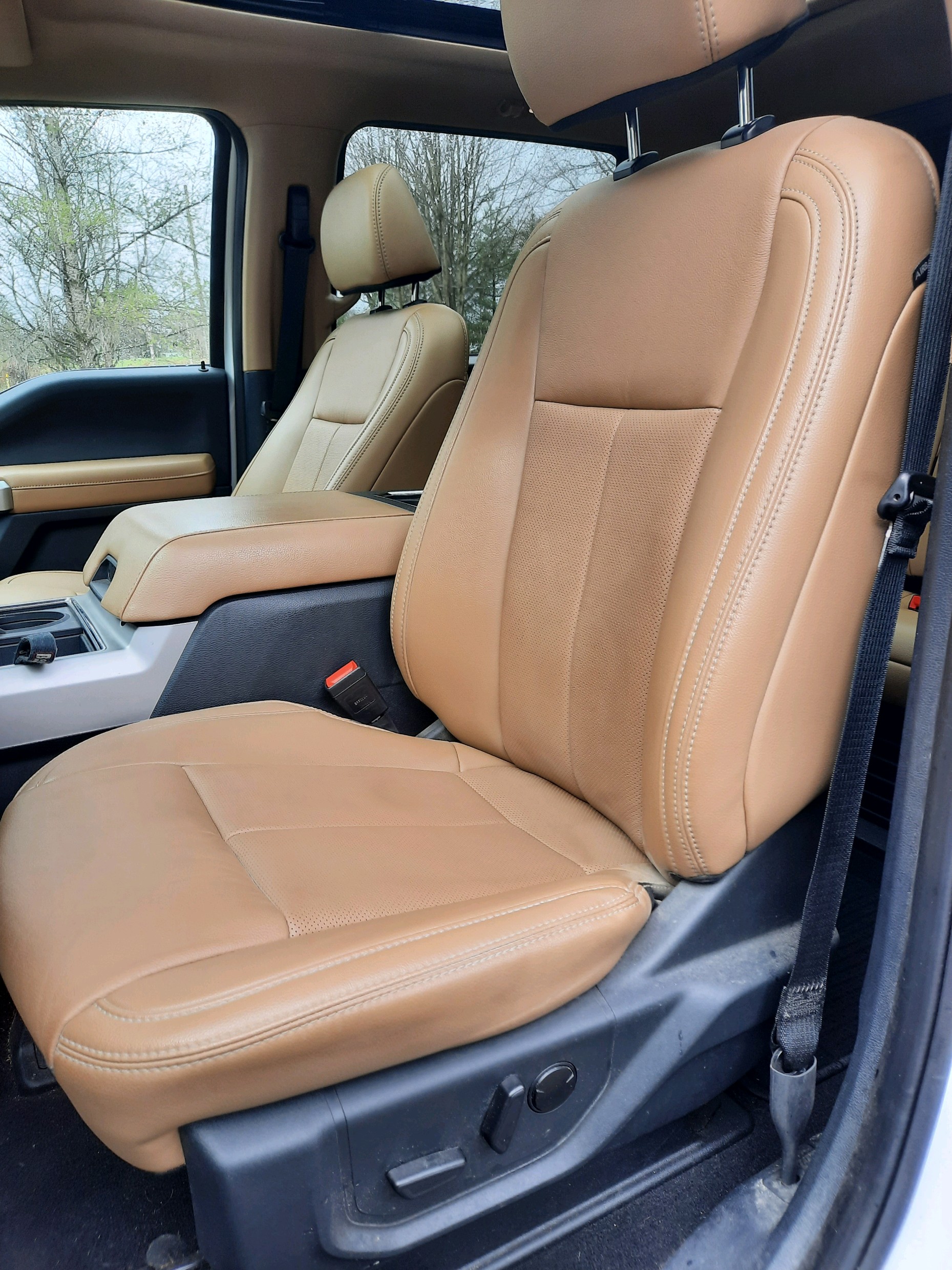 Used 2022 Ford F350 Lariat w/ Lariat Ultimate Package AWD/4WD image 8