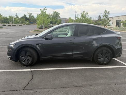 Used 2026 Tesla Model Y Long Range AWD/4WD image 9