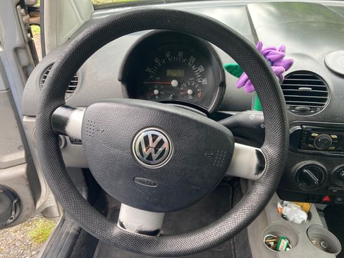 Used 2000 Volkswagen Beetle GLS FWD image 10