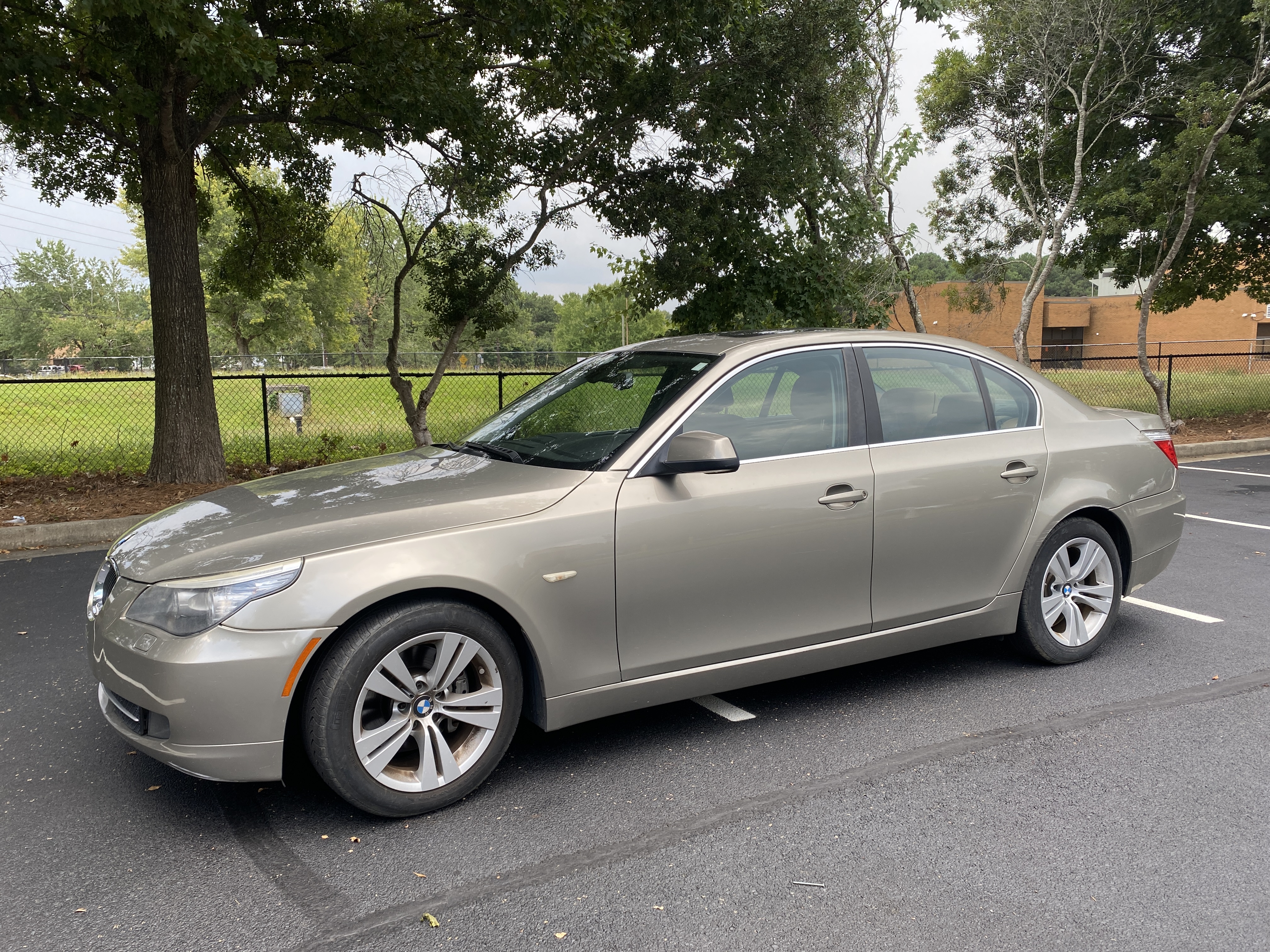 Used 2010 BMW 528i Sedan RWD image 5