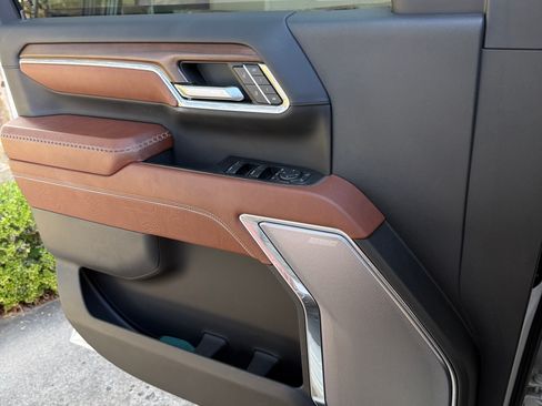 Used 2024 GMC Sierra 3500 Denali Ultimate AWD/4WD image 18