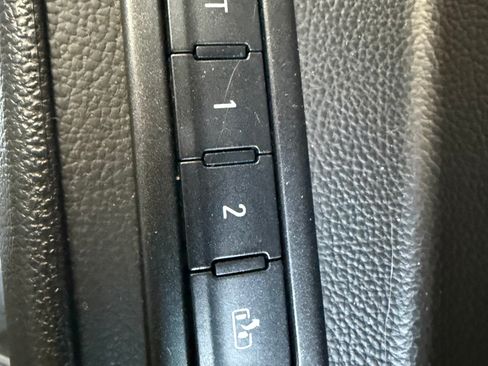 Used 2016 Chevrolet Suburban LT image 18