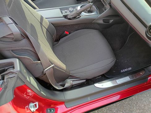 Used 2016 MAZDA MX-5 Miata Club w/ Brembo/BBS Package image 9