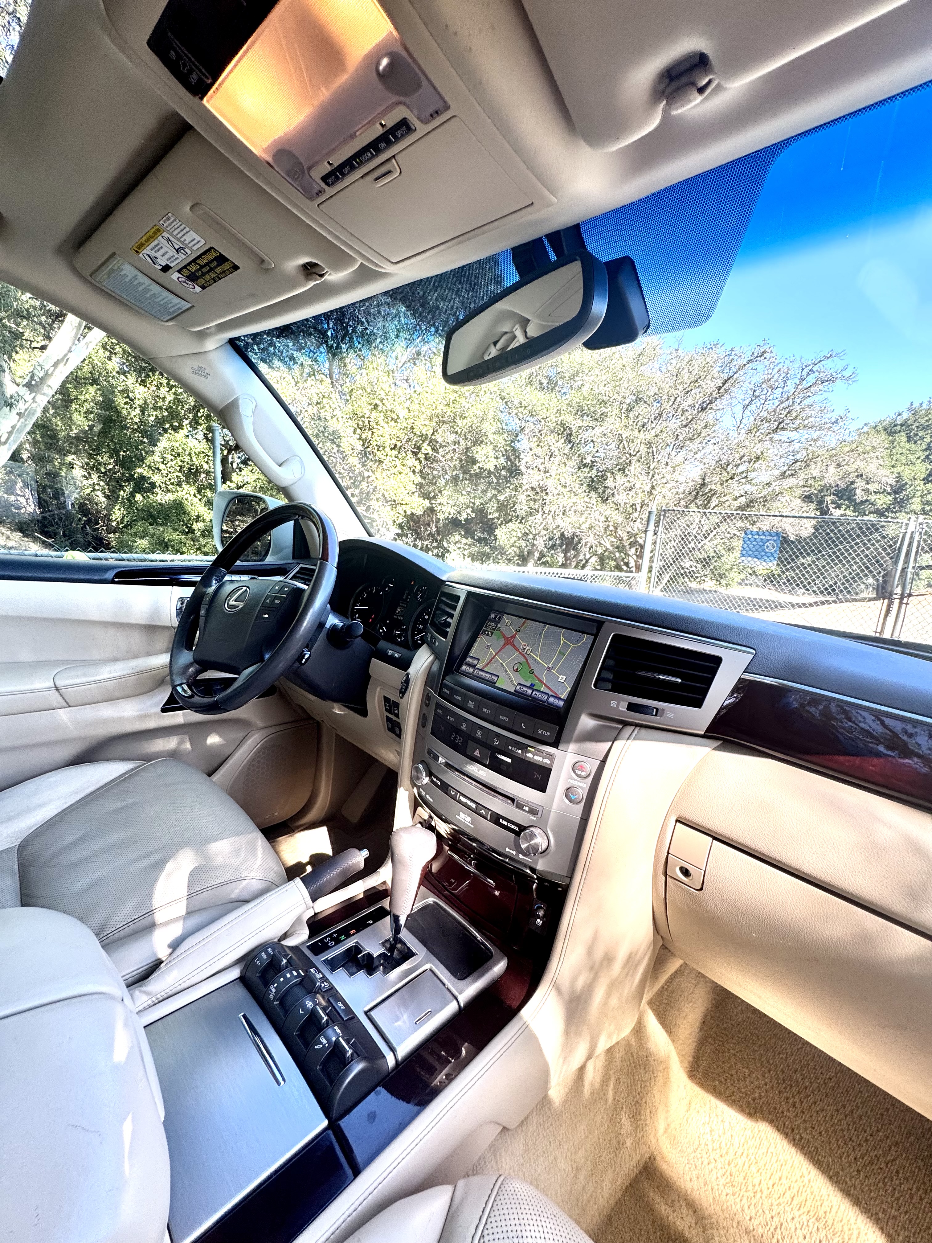 Used 2015 Lexus LX 570 4WD image 23
