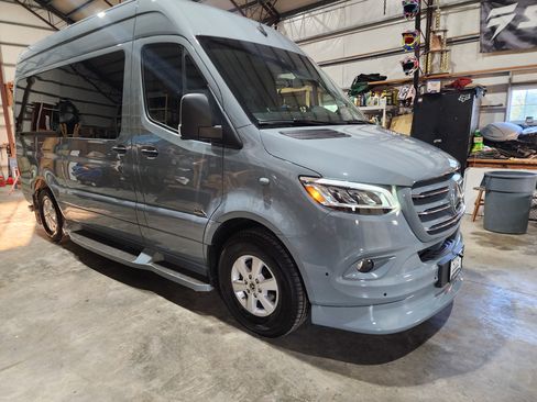 Used 2022 Mercedes-Benz Sprinter 2500 image 14