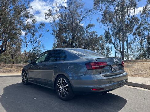 Used 2016 Volkswagen Jetta Sport FWD image 4