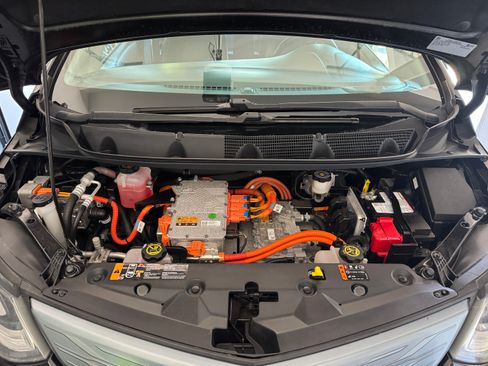 Used 2018 Chevrolet Bolt Premier w/ Driver Confidence II Package FWD image 8