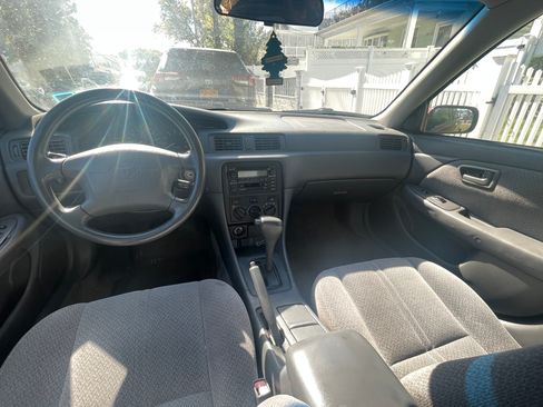 Used 2000 Toyota Camry LE image 5