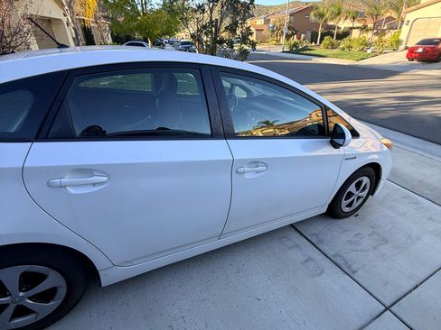 Used 2014 Toyota Prius Five image 12