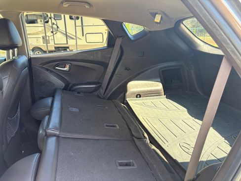 Used 2012 Hyundai Tucson GLS image 10