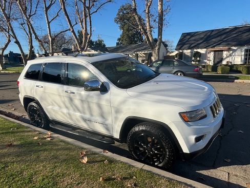 Used 2014 Jeep Grand Cherokee Limited w/ Luxury Group II image 2