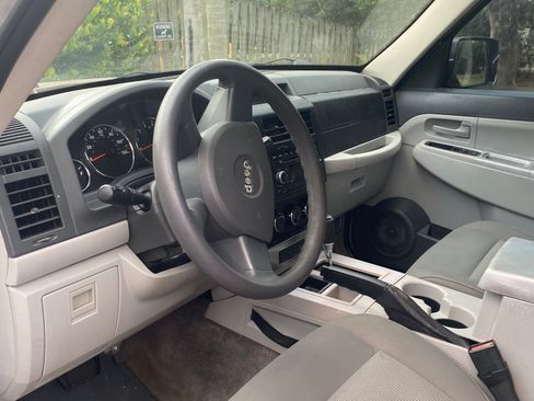 Used 2008 Jeep Liberty Sport image 8