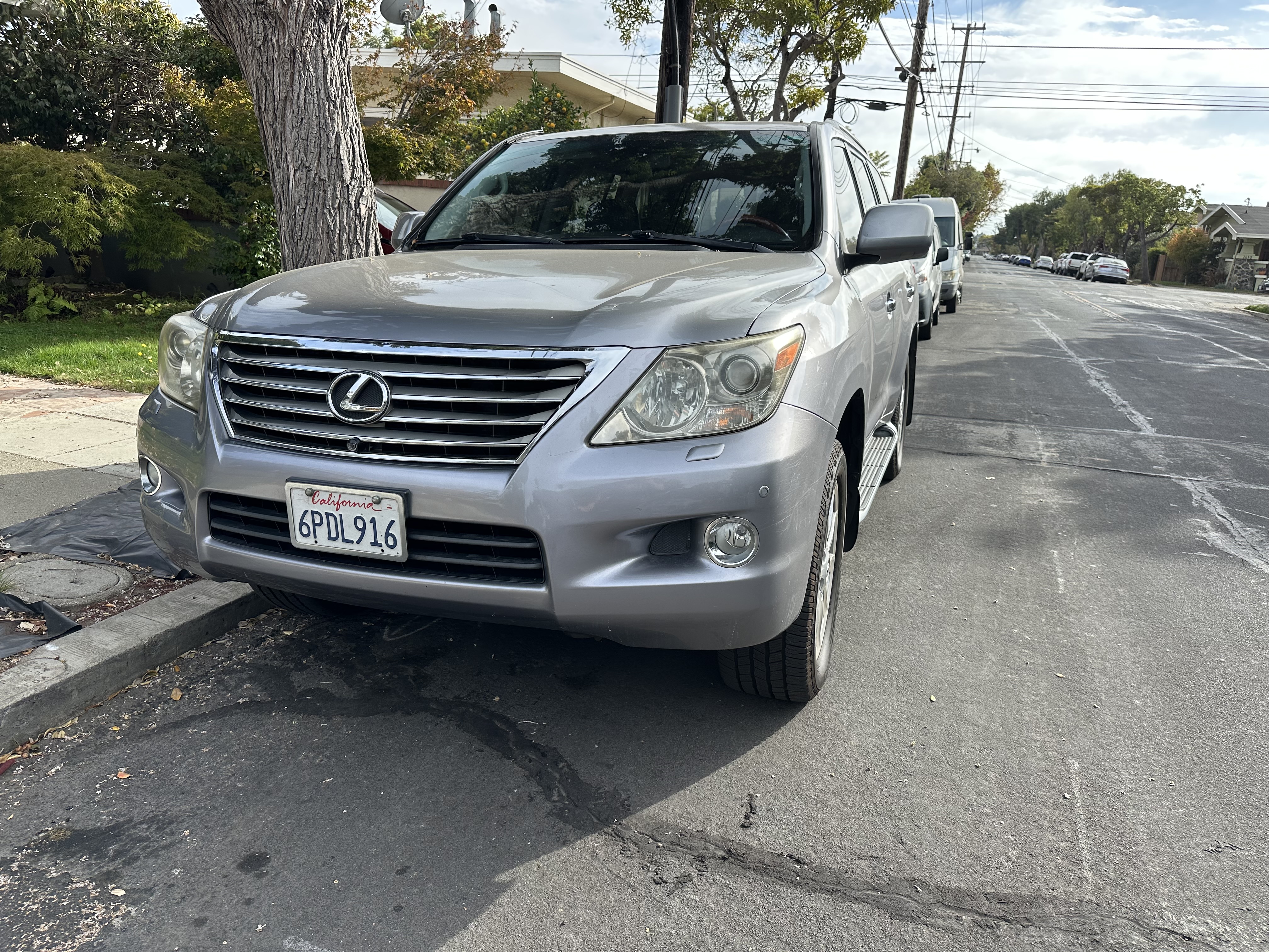 Used 2010 Lexus LX 570 4WD image 1