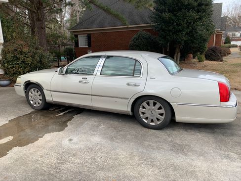 Used 2007 Lincoln Town Car Designer Series image 1