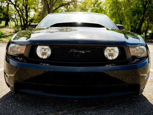 Used 2010 Ford Mustang GT Premium RWD image 8