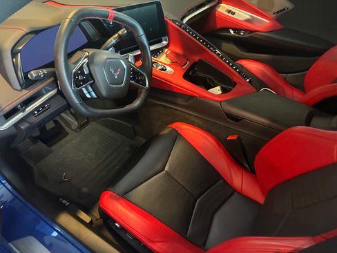 Used 2022 Chevrolet Corvette Stingray Preferred Conv w/ Z51 Performance Package RWD image 2