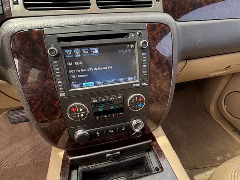 Used 2013 GMC Yukon XL Denali AWD/4WD image 12