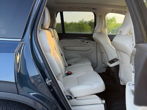 Used 2019 Volvo XC90 T5 Momentum image 14