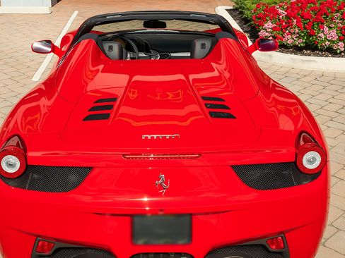 Used 2015 Ferrari 458 Spider image 21