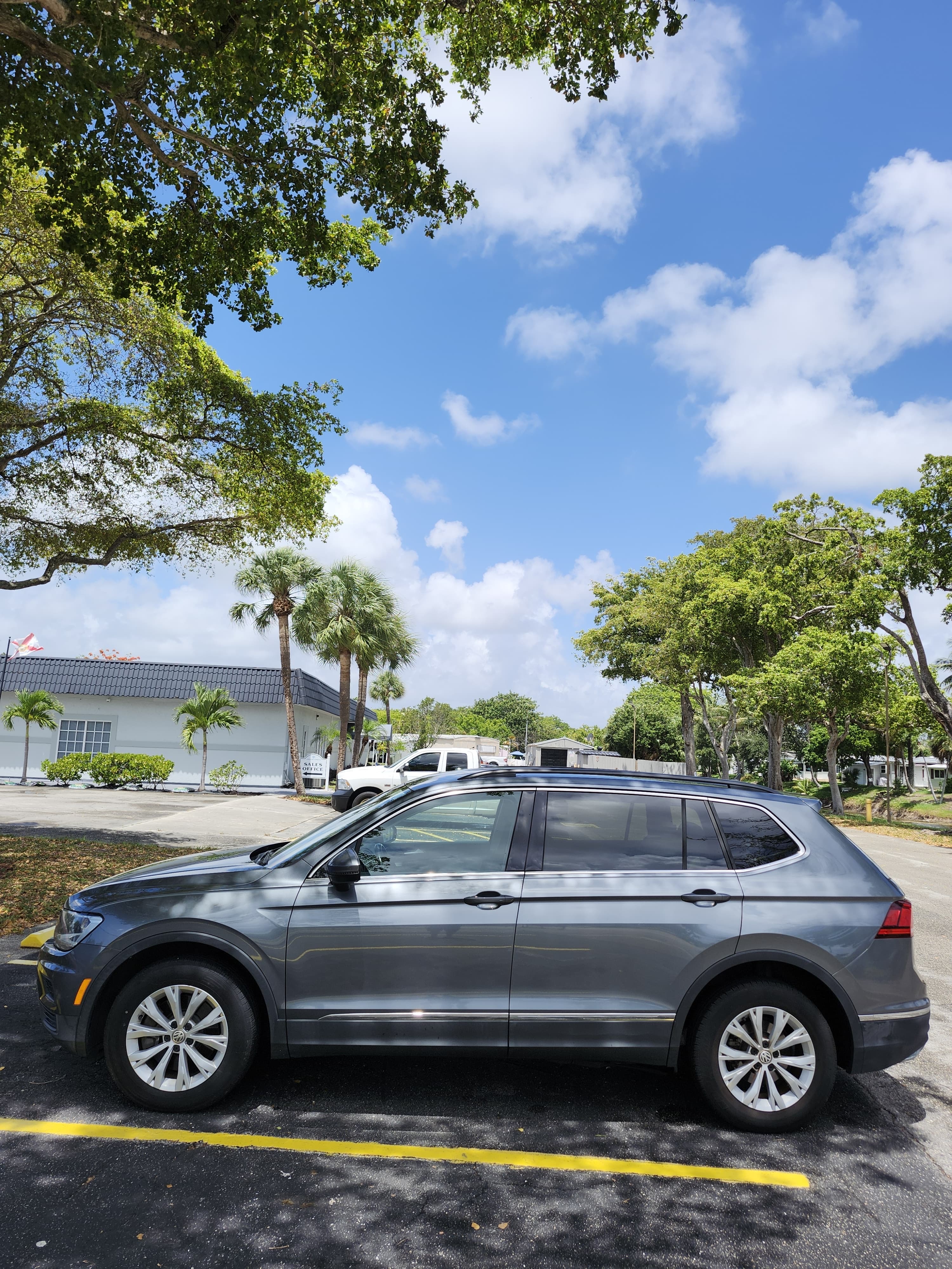 Used 2018 Volkswagen Tiguan SE FWD image 4