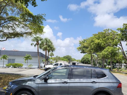 Used 2018 Volkswagen Tiguan SE FWD image 4