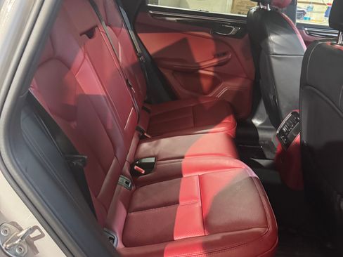 Used 2025 Porsche Macan S image 8