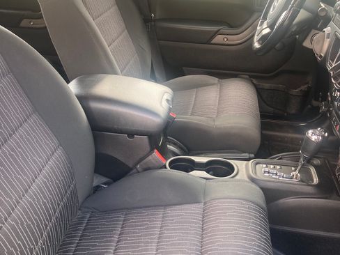 Used 2012 Jeep Wrangler Unlimited Sport w/ Connectivity Group image 13