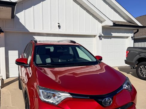 Used 2016 Toyota RAV4 XLE image 2