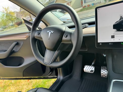 Used 2024 Tesla Model Y Long Range image 15