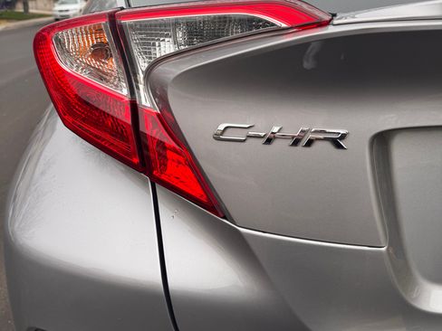 Used 2019 Toyota C-HR XLE image 11