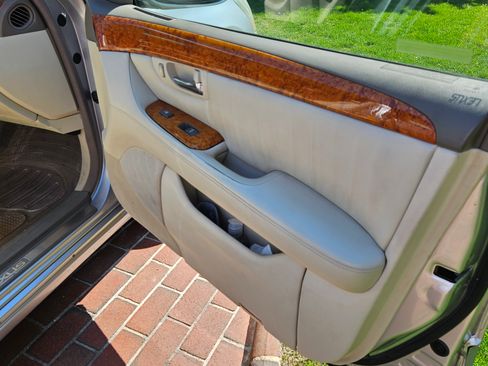 Used 2005 Lexus LS 430 RWD image 6