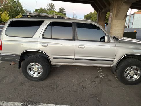 Used 1999 Toyota 4Runner SR5 AWD/4WD image 4