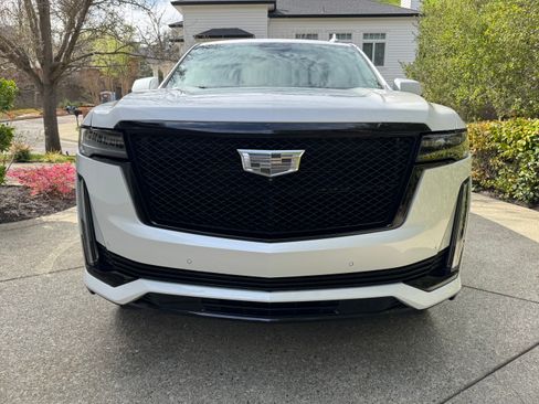 Used 2021 Cadillac Escalade Sport w/ LPO, ONYX Package image 4