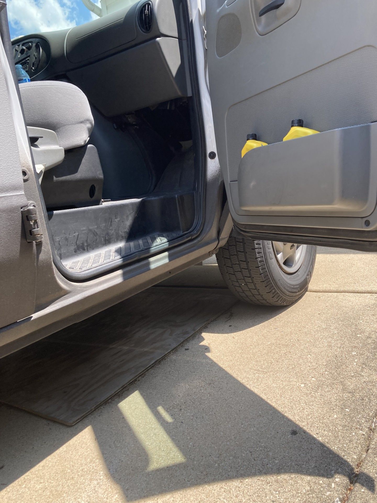 Used 2006 Ford E-350 and Econoline 350 Super Duty RWD image 9