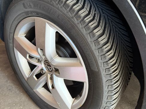 Used 2011 Volkswagen Touareg Executive AWD/4WD image 11