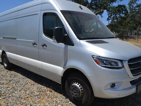 Used 2022 Mercedes-Benz Sprinter 3500 image 1