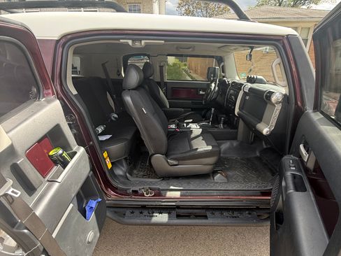 Used 2007 Toyota FJ Cruiser 4WD w/ Upgrade Pkg 2 image 10