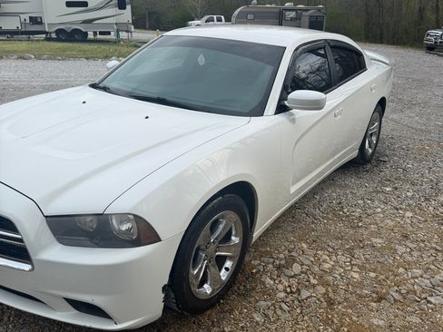 Used 2013 Dodge Charger SE w/ Sport Appearance Group image 1