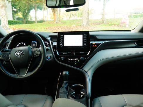 Used 2023 Toyota Camry SE w/ Convenience Package image 16