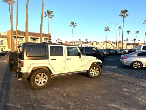 Used 2013 Jeep Wrangler Unlimited Sahara w/ Dual Top Group image 8