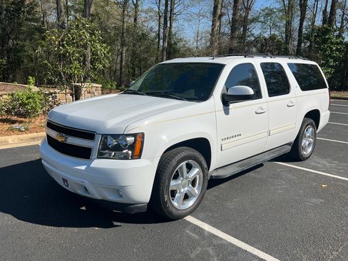 Used 2009 Chevrolet Suburban LT image 5