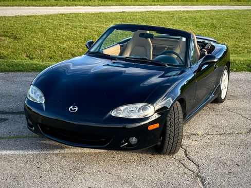 Used 2001 MAZDA MX-5 Miata RWD image 5
