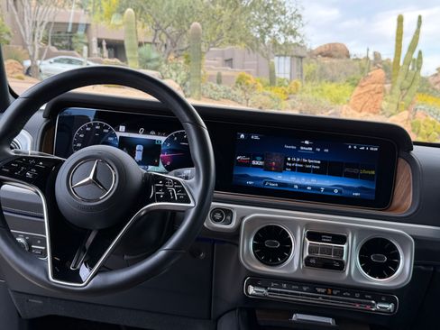 Used 2025 Mercedes-Benz G 550 image 12
