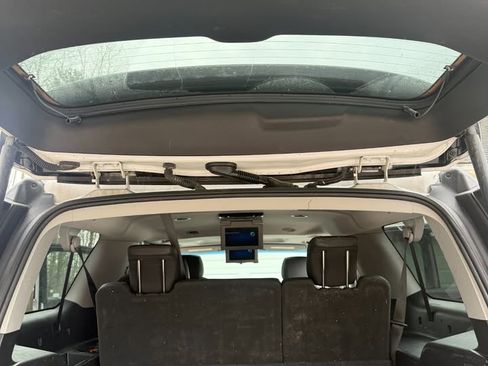 Used 2019 Cadillac Escalade ESV Luxury image 16